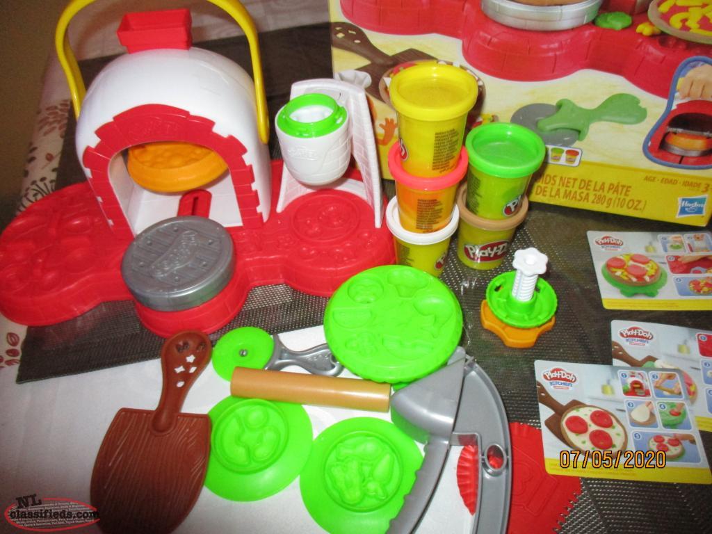 PLAY DOUGH KITCHEN SET ALL PIECES THERE 5 & THOMAS TRAIN MAKING SET