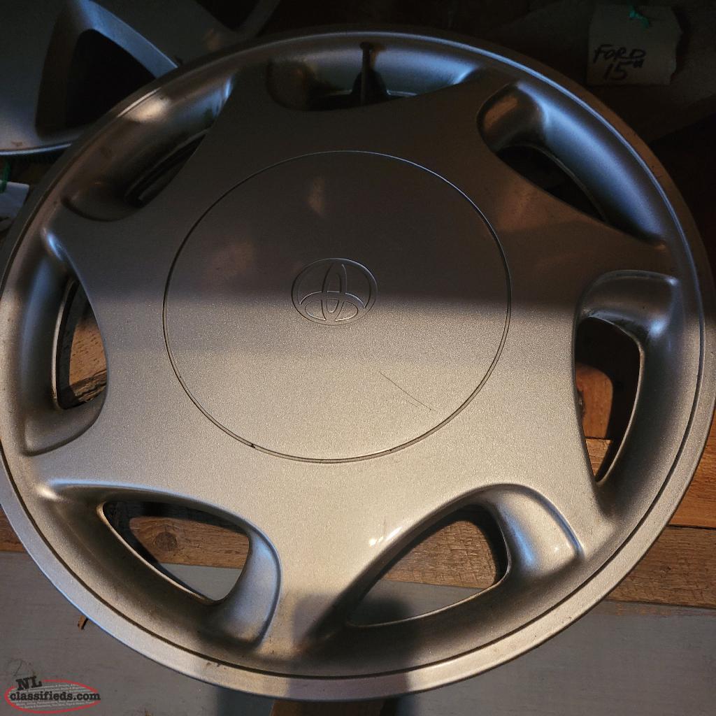 15'' GM / OLDSMOBILE ANTIQUE HUBCAPS 15'' DODGE CARAVAN HUBCAPS ETC