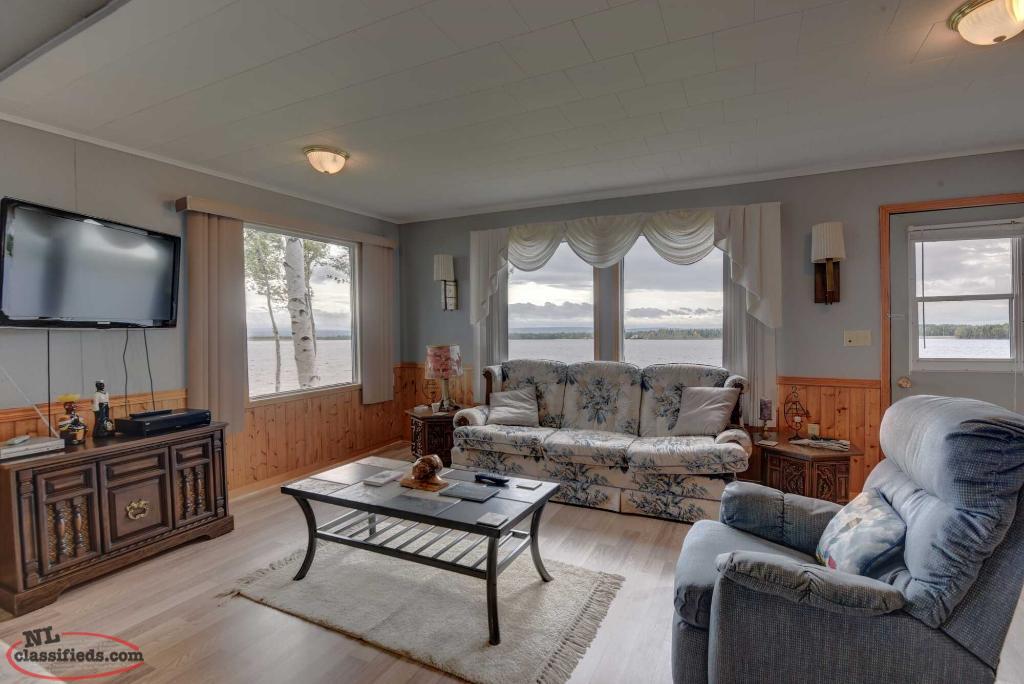 Waterfront 2 bedroom plus loft cottage on Sandy Lake Howley