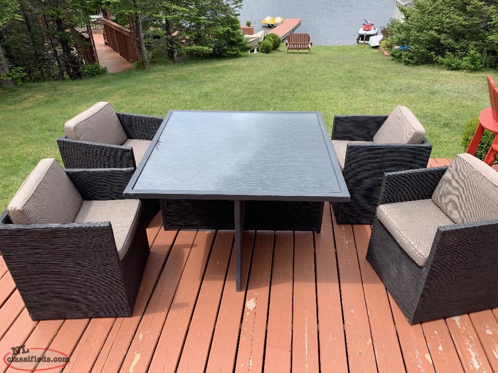 backyard table with chairs